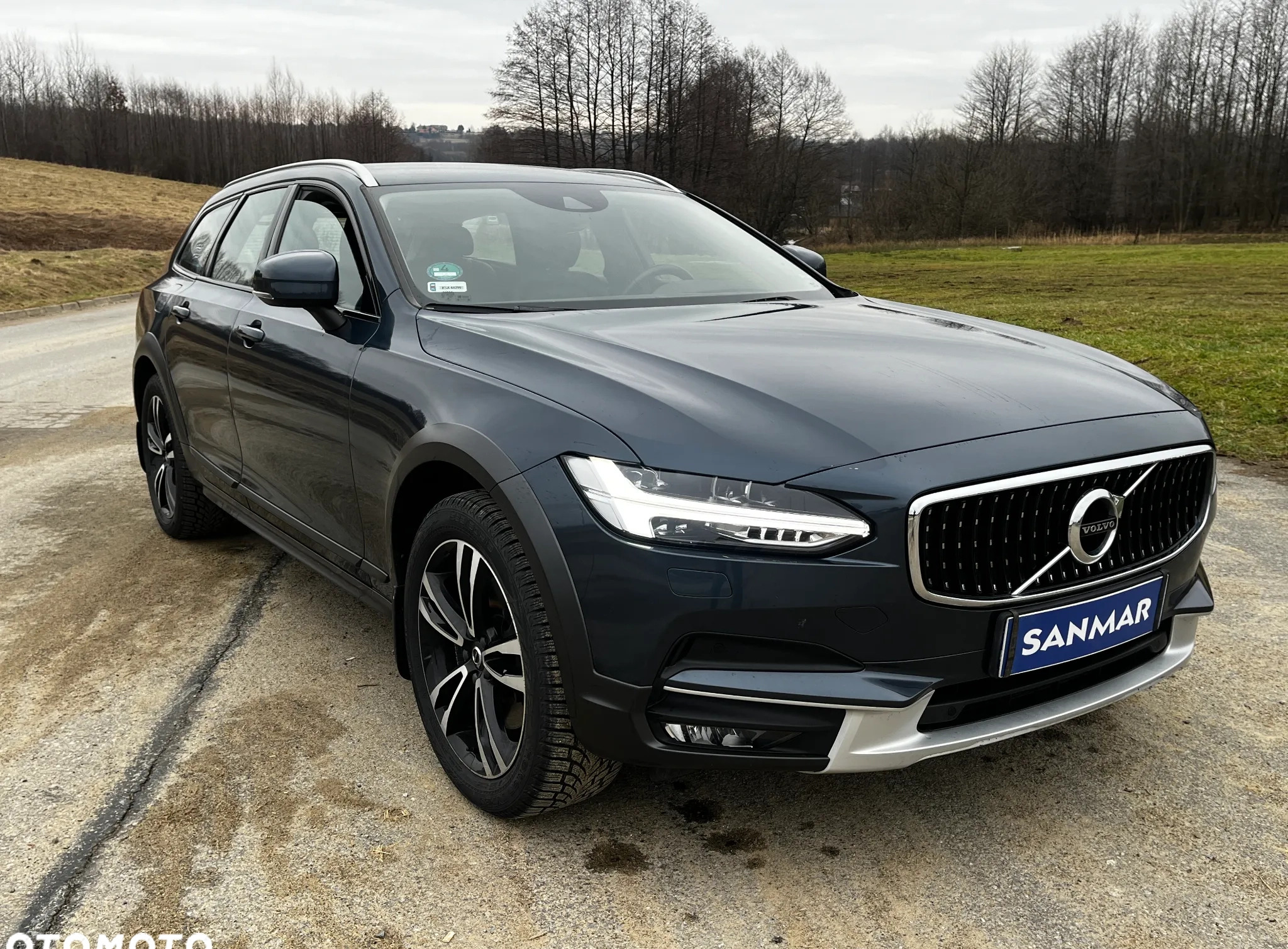 Volvo V90 Cross Country cena 129990 przebieg: 178000, rok produkcji 2019 z Sanok małe 232